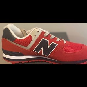 New Balance red& blue tennis shoe size US 6